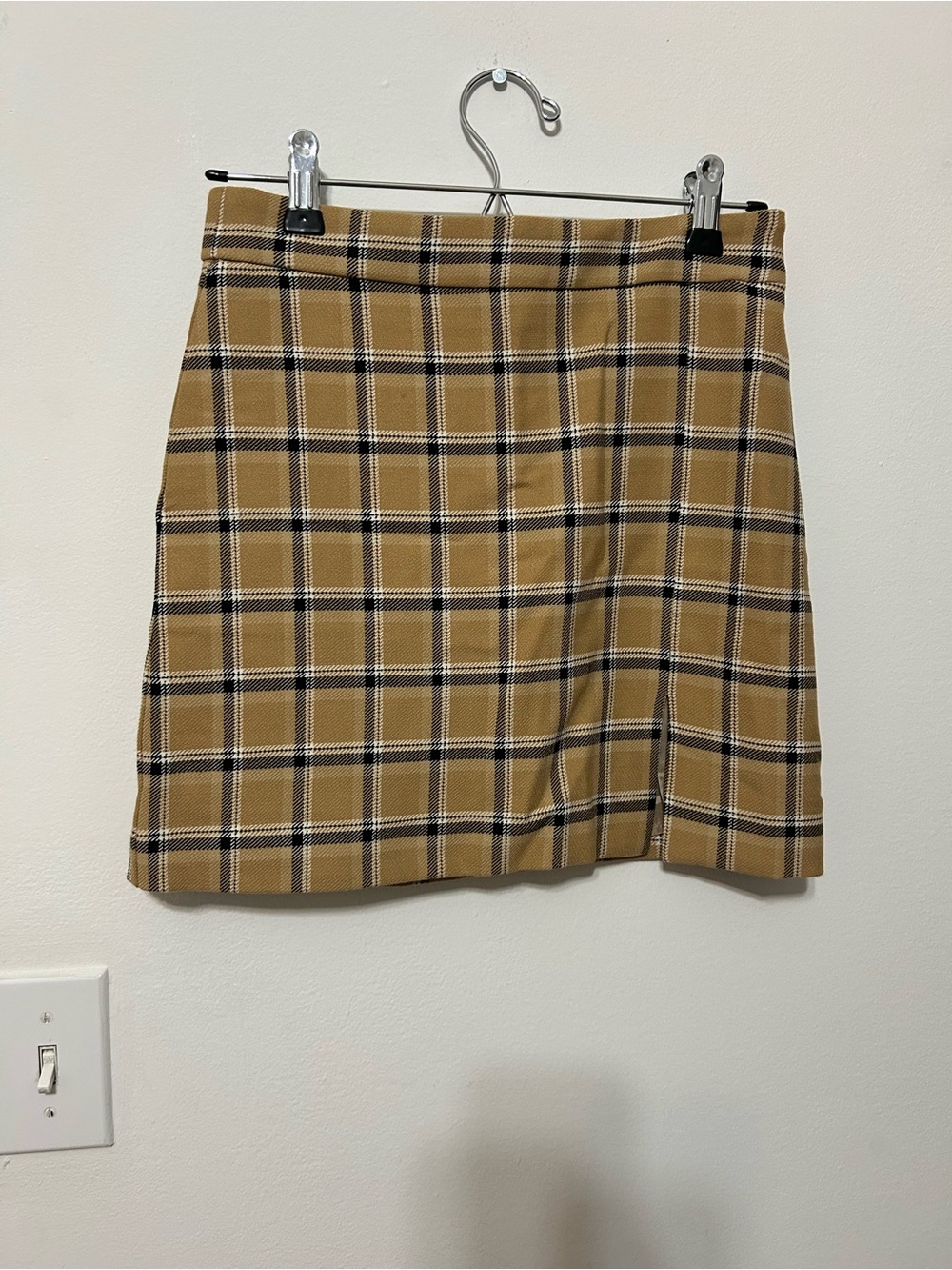 Aritzia Plaid Mini Skirt in Tan and Black